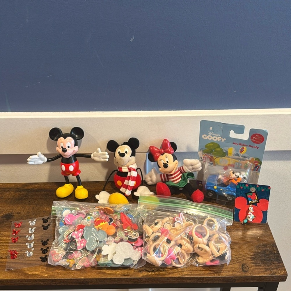 Disney Mikey Minnie mouse lot - Birthday decor cupcake rings